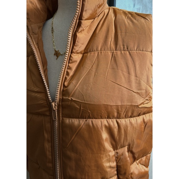 🆕Oversized zip up puffer vest in camel - Picture 6 of 7